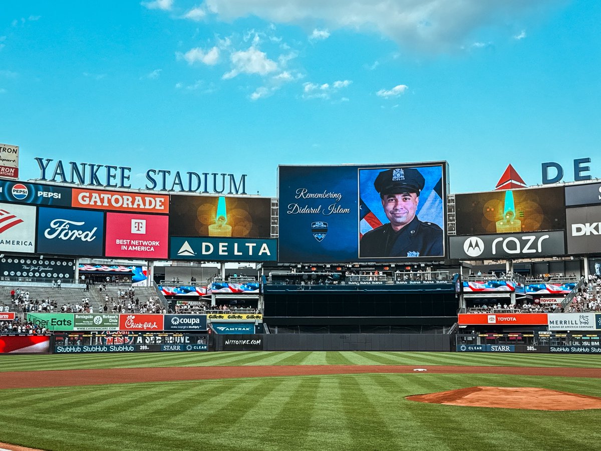 Before tonight's game, we held a moment of silence in memoriam of NYPD Police Officer Didarul Islam, who was tragically killed in the midtown shooting yesterday. The entire Yankees organization sends its condolences to his family as well as to the families of the other victims of