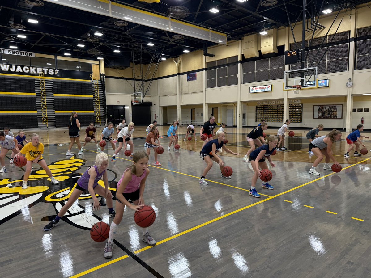 Great two days in the gym for our Yellowjacket Skills Camp! Huge thanks to all the campers who brought the energy, hustle, and heart. 💛 

#WeAreSuperior