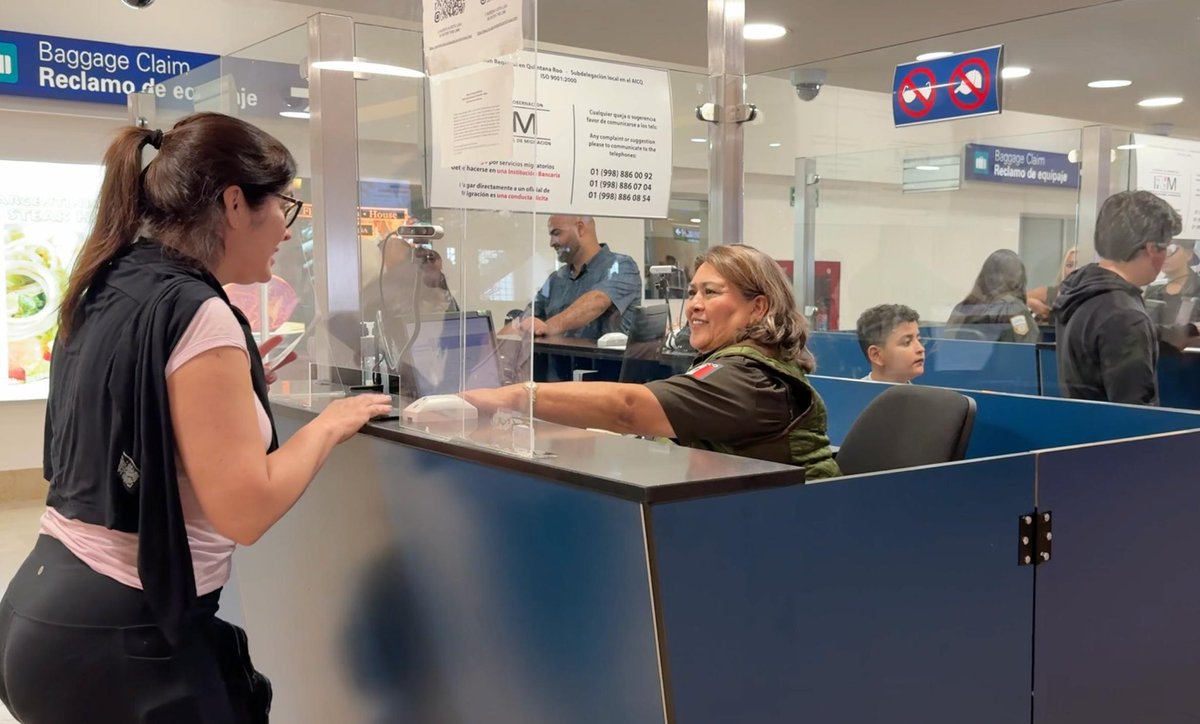 SergioSalomonC's tweet photo. #Cancún es el puerto aéreo que más visitantes internacionales recibe del país.  
Esta tarde, junto con el equipo del INAMI_mx, recorrimos áreas estratégicas y analizamos procesos para identificar oportunidades de mejora. 
#MovilidadHumana y segura. https://t.co/p43rTBRfZM