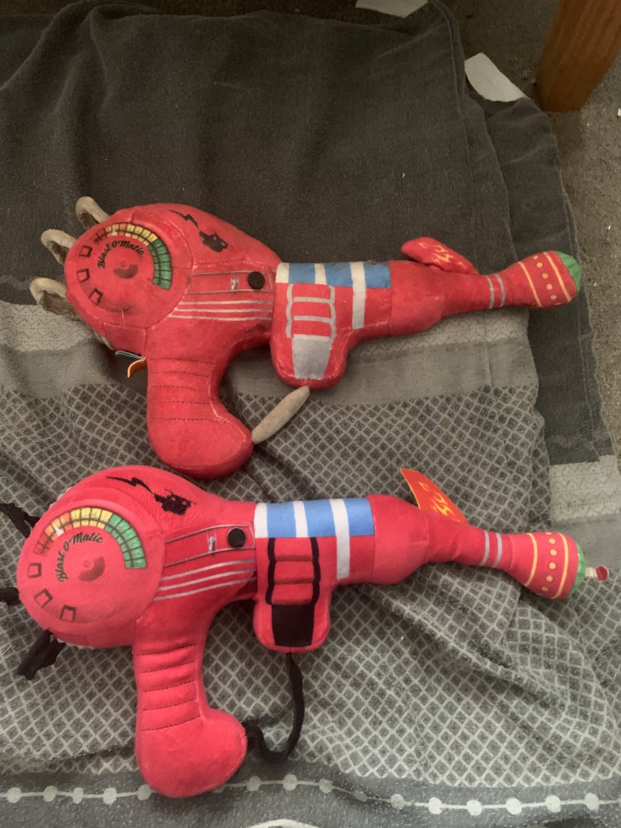 Darillious's tweet image. Thank you @ownaj for the amazing one-of-a-kind Plushi sample! Grateful for your kindness after I stood up for you. Also, love my 2021 @codenamepizza CoD Zombies Plushi! #Grateful #CoDZombie

The bottom one is the sample.