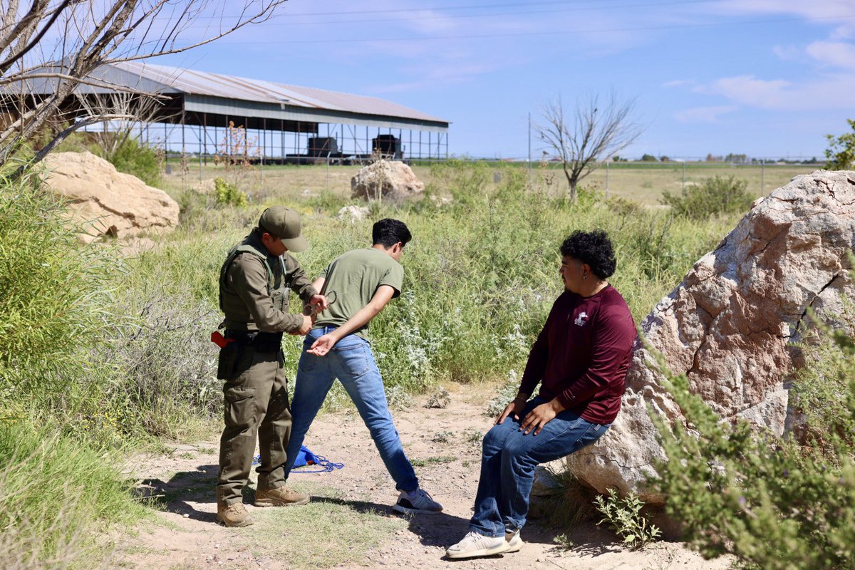 USBP Academy (@bpacademychief) on Twitter photo 1280(B) Spanish scenarios. 
#Borderpatrol #BPAcademy #HonorFirst #training 1280(B) Spanish scenarios. 
#Borderpatrol #BPAcademy #HonorFirst #training