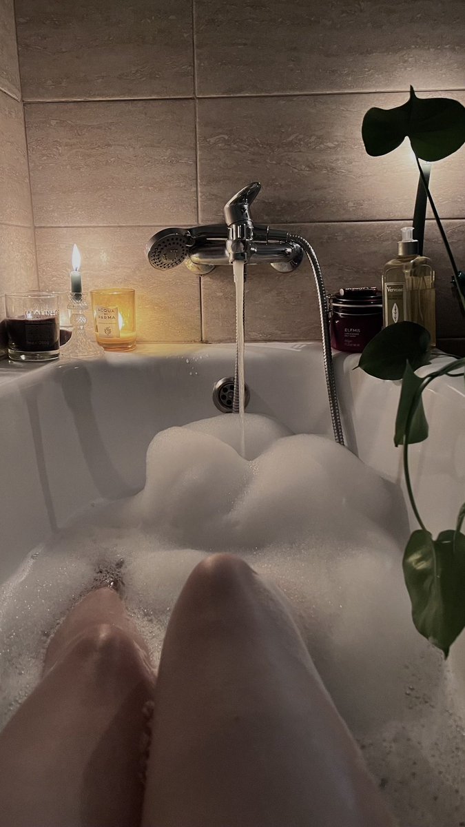 Bu havada durabildiğim tek yer🥵