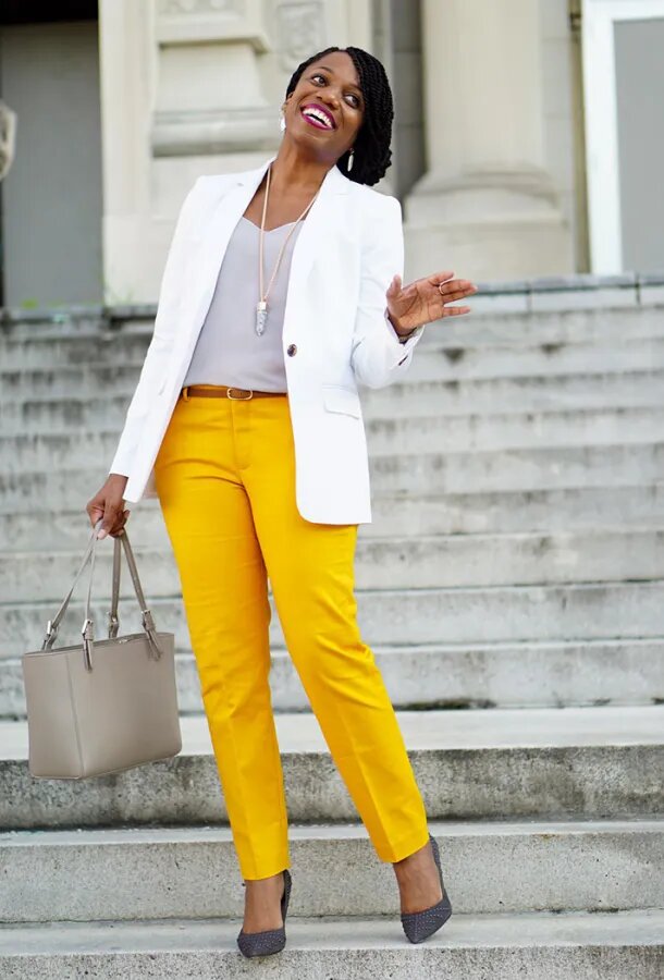 TufaniHoney's tweet image. Bright edge, sculpted poise. 💛🧥   White blazer meets sunshine stride—bold elegance, never loud.

#ColorConfidence #UrbanChic #TailoredGlow