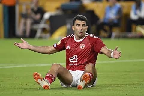 كان فيه لقب للاقذر ! 

اقذر من ارتدي تيشيرت الزمالك عبر تاريخه وكان فيه صراع علي هذا اللقب ما بين رضا عبعال و احمد حسن و اينو و كهربا و إمام ! 

الي ان جئت انت فحسمت اللقب و فوزت بيه عن جدارة و استحقاق كاملين ! 

دمت الاقذر في تاريخنا !