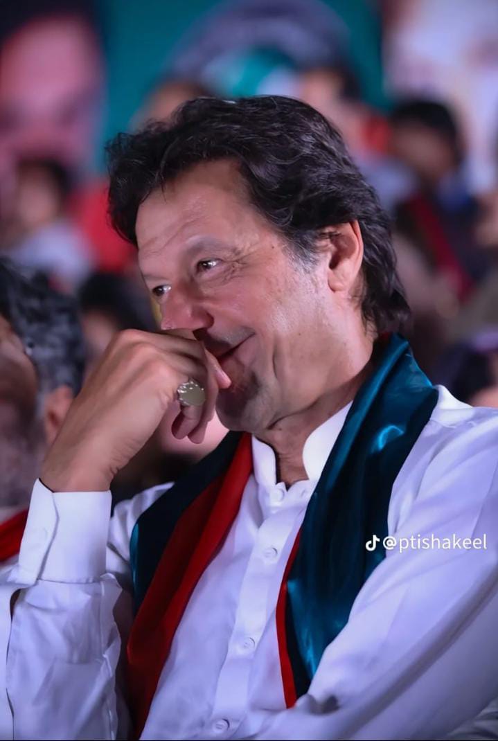 جن کا وزیراعظم آج بھی عمران خان ہے۔ وہ کمنٹ میں ضرور بتائے ۔