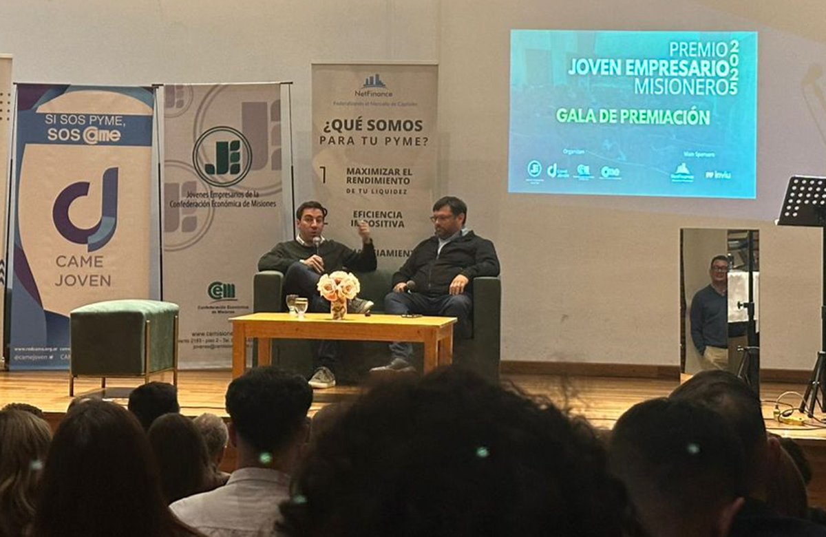 apicofom tweet media