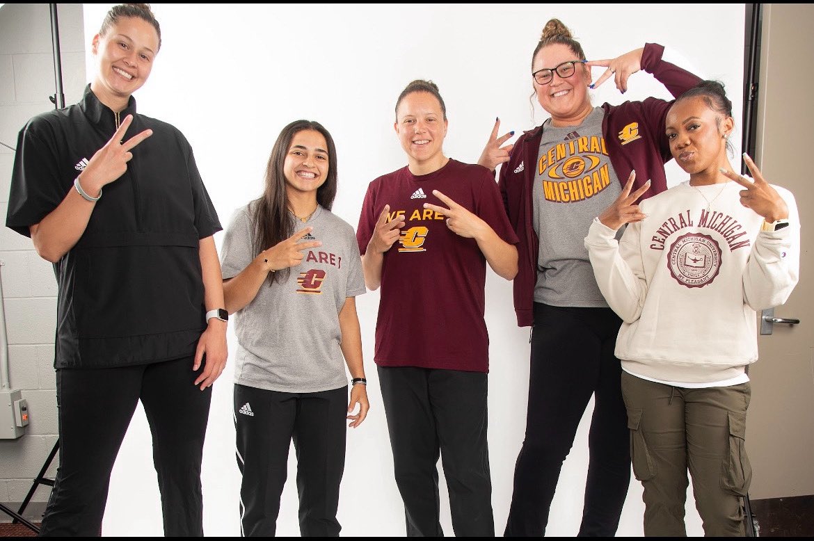 Shoutout to the BEST coaching staff in the nation! An amazing group of humans who are in this profession for the right reasons. It’s about mentoring young women and giving back to the game that continues to give us so much. Grateful for a staff that supports and helps me grow!!❤️