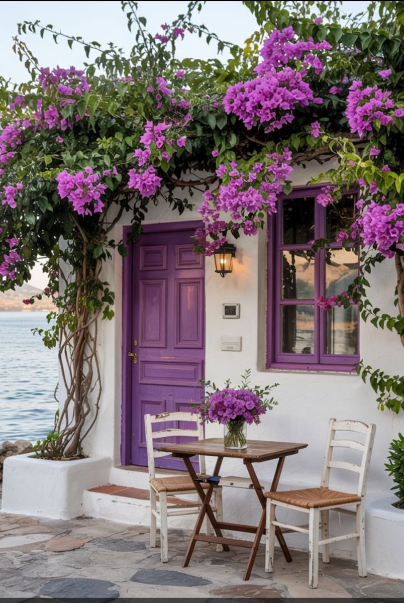 Biri bir sihir yapsa,yaşadığımız tüm kötülükler bitse..bu güzelim masada keyif kahvemizi içsek..