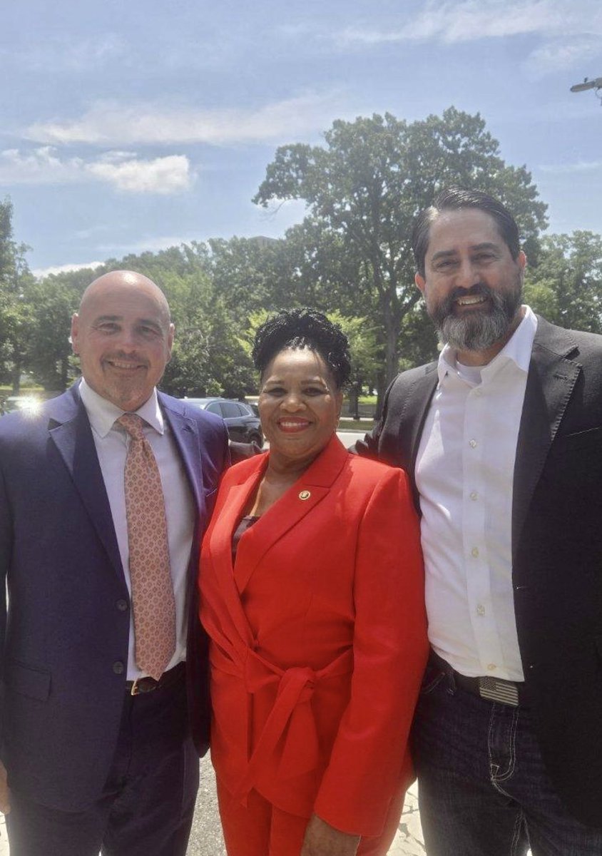 I’m so proud of this trio - Jeremy Hutchinson ⁦<a href="/SenJHutch/">Jeremy Hutchinson</a>⁩ (my state Senator of Ark) came home thanks to the efforts of our Pardon Czar ⁦⁦<a href="/AliceMarieFree/">Alice Marie Johnson</a>⁩ ⁦<a href="/tolmanbrett/">Brett L. Tolman</a>⁩ etc. and last but not least Thank You ⁦<a href="/realDonaldTrump/">Donald J. Trump</a>⁩ ⁦<a href="/POTUS45/">President Trump 45 Archived</a>⁩
