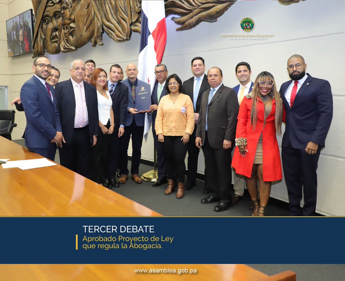 Se aprobó en tercer debate, el Proyecto de Ley 168, que modifica la Ley 350 de 21 de diciembre de 2022, que regula el ejercicio de la Abogacía en Panamà.
En la propuesta se indica, que para optar por la idoneidad, hay tres métodos: práctica profesional, tesis y examen.