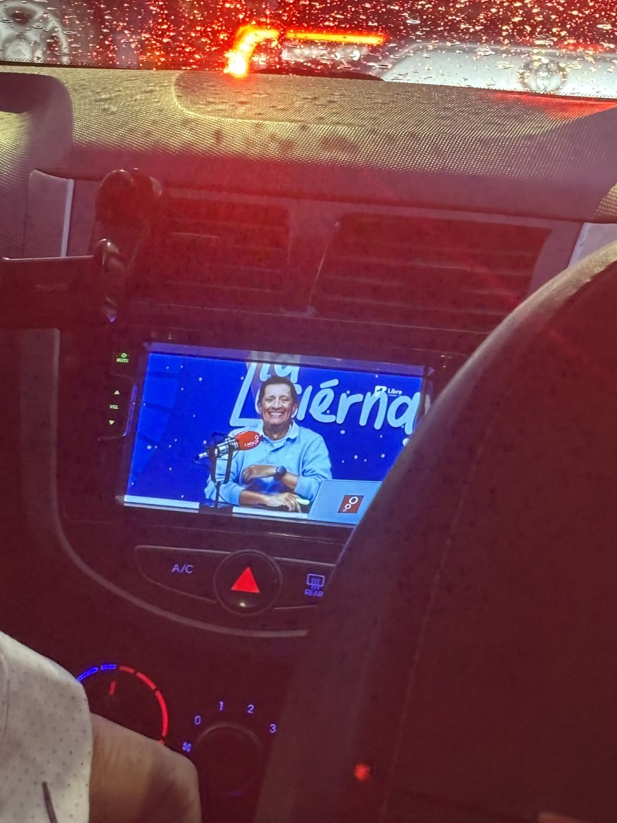 Santiago Echeverri ® (@santiagoecheve) on Twitter photo Se va uno en taxi entretenido viendo a <a href="/gabodelascasas/">Gabriel Delascasas E</a> y <a href="/Karlaarcila/">Karla Arcila</a> en <a href="/LaLuciernaga/">La Luciérnaga</a> Se va uno en taxi entretenido viendo a <a href="/gabodelascasas/">Gabriel Delascasas E</a> y <a href="/Karlaarcila/">Karla Arcila</a> en <a href="/LaLuciernaga/">La Luciérnaga</a>