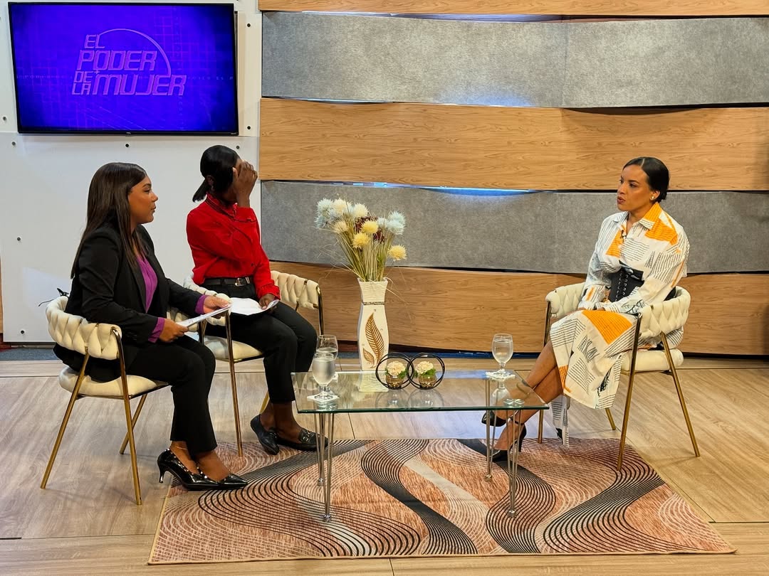 nathalympm's tweet image. 🎥 // Hoy compartimos en #ElPoderdelaMujer, una conversación sobre el rol de la mujer en la comunicación, el liderazgo y los espacios de poder. ⁣Hablamos de territorio, derechos, experiencias y del valor de 𝗰𝗼𝗺𝘂𝗻𝗶𝗰𝗮𝗿 𝗰𝗼𝗻 𝗽𝗿𝗼𝗽𝗼́𝘀𝗶𝘁𝗼.