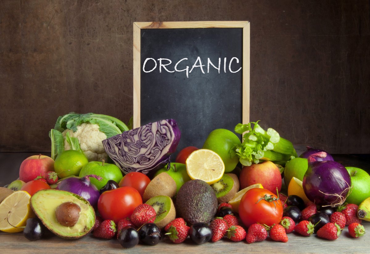 For a food to be labeled as organic, it must meet certain criteria. This guide explains what you should look for when on the hunt for organic food at the grocery store. #organicfood #foodlabels ams.usda.gov/rules-regulati…