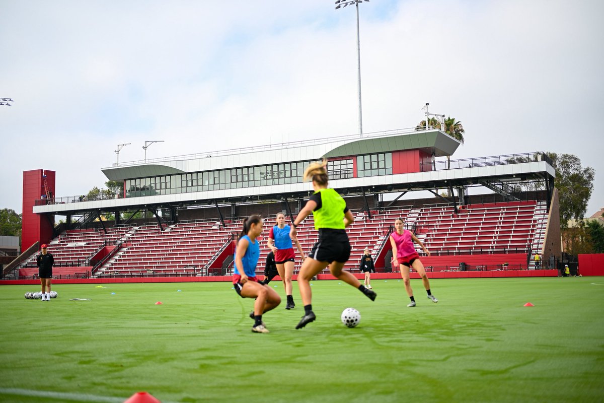 USC_WSoccer's tweet image. Some opening days just hit different 🤩✌️

We had our first ever training in Rawlinson Stadium this morning!

#FightOn x 𝐁𝐔𝐈𝐋𝐓 𝐓𝐎 𝑳𝑨𝐒𝐓