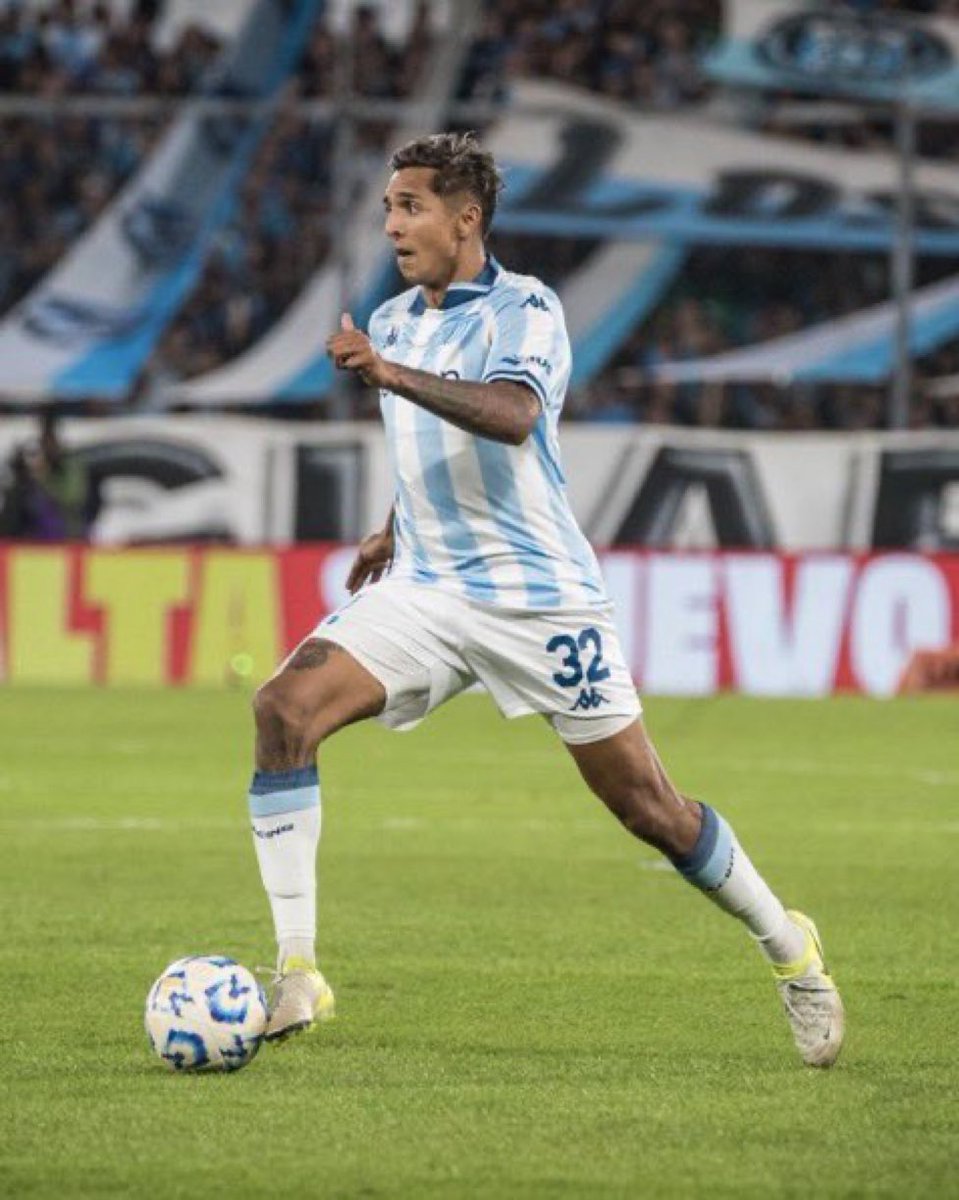 Agustín Almendra se queda en Racing y seguramente sea titular frente a Riestra el domingo por Copa Argentina.

🔷 Vélez no volvió a ofertar.
🔷 Costas y sus compañeros le pidieron que se quede.

Dale frutito!