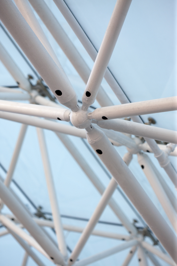Novum Kugel Knoten System is typically used for double or triple layer grid structures for roofs, atriums, and canopies. It can also achieve single layer capability with correct boundaries, lightweight structures for long spans, and complex smaller spaces.
#novum
#structuralsteel