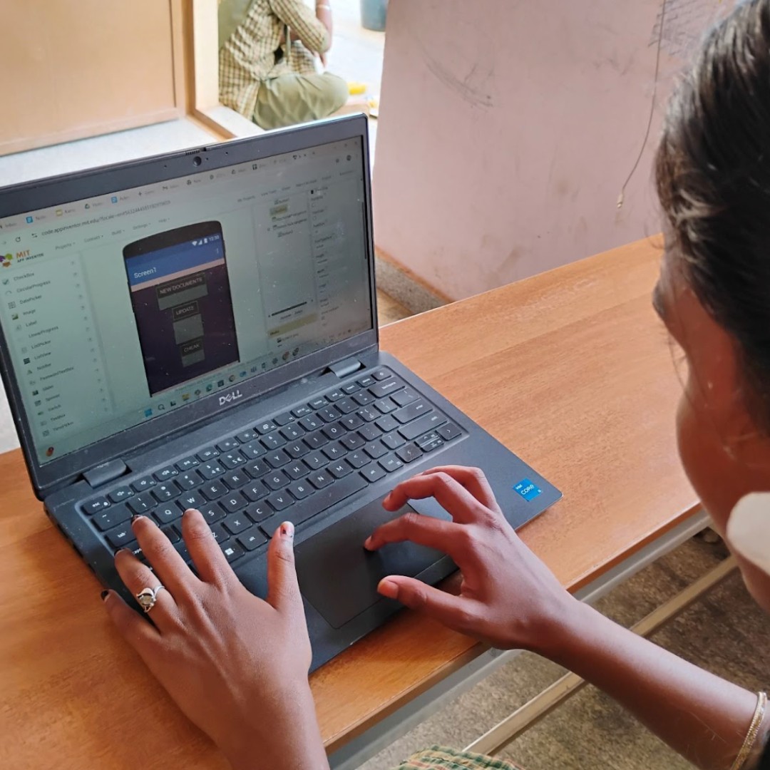 MITAppInventor's tweet image. "How can I fix this?" That question sparked a journey for Yashaswini, a 9th-grade student from Hoskote, India 🇮🇳. Using MIT App Inventor, she built UIA—a tool to track school dropouts and help them return to the classroom.
✍️ @questalliance
🔗 ow.ly/ttFP50WwWuc