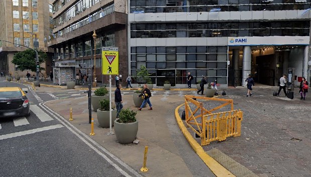 El gobierno porteño gasta más de $225 millones en macetas, sólo de la comuna 1 

De acuerdo a datos oficiales de la administración porteña, el gasto total representa un costo de mantenimiento de $489.600 por cada maceta 

Mi nota

tiempoar.com.ar/ta_article/225…