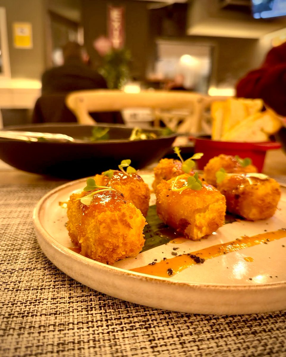 ¿Dónde comer hoy en #Alcalá? 🥘 Apunta estas 3️⃣ ideas de Alcalá Gastronómica para disfrutar a lo grande ⬇️

🍣 Restaurante Ki Jote
🥩 Magistral Gastrotaberna
🥗 Antológico Gastrobar

Todos los restaurantes: turismoalcala.es/gastronomia-re…

#AlcaláGastronómica
#AlcaláEnamora