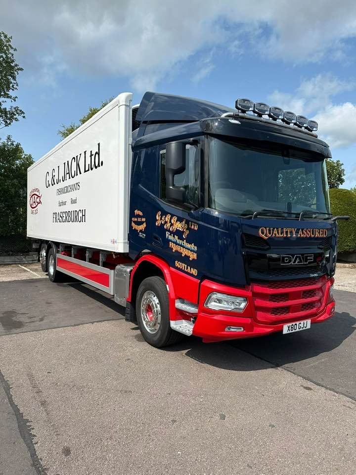 What a catch for fish merchants G &amp; J Jack Seafoods Ltd. 🎣

📷 Billy Walker

#Trucks #DAFXD #Fish