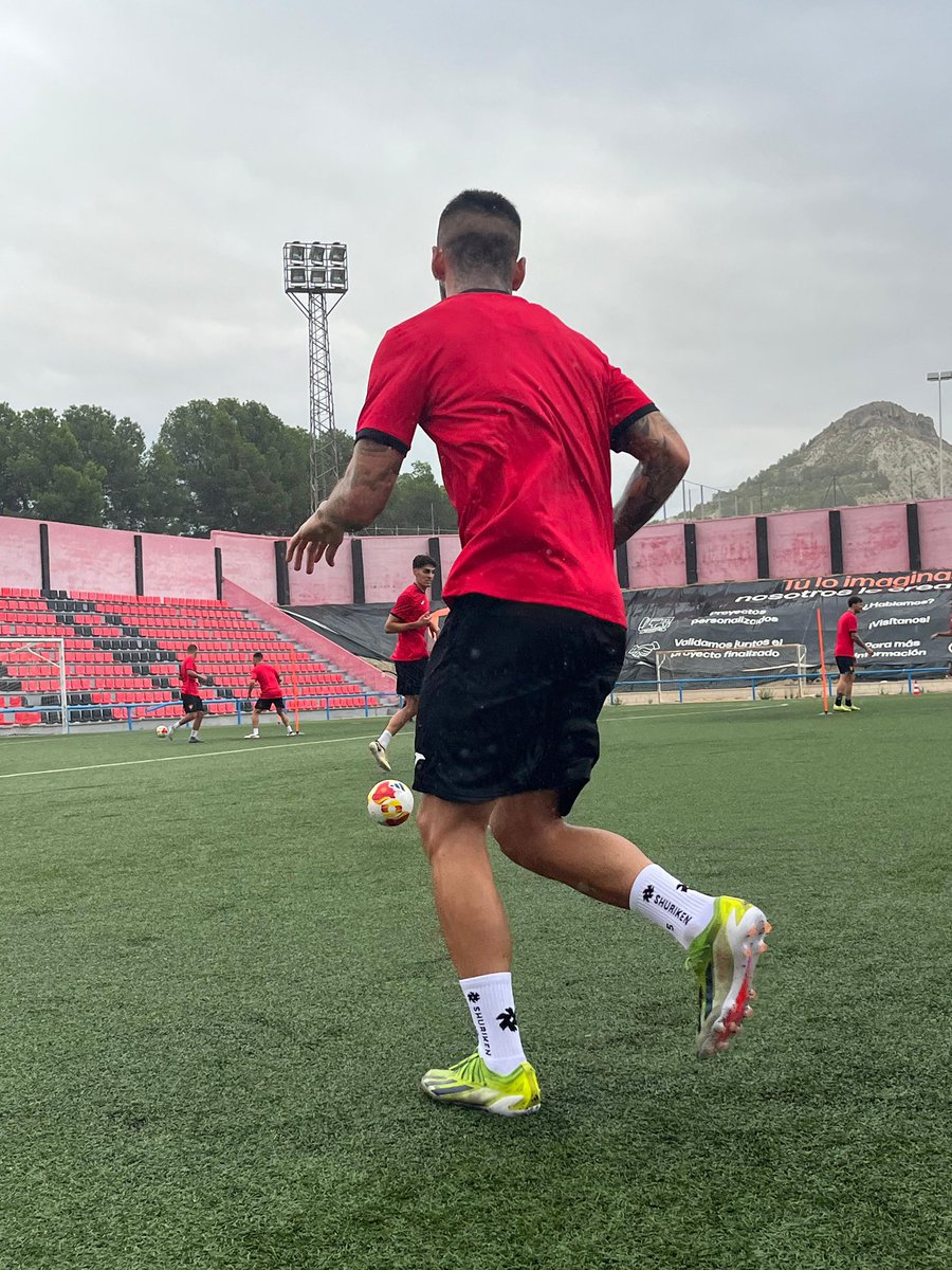 cdcieza_'s tweet photo. 🔴⚫️Esto es lo que le resta de semana a los nuestros🔴⚫️

⚡️Esta mañana nuestros jugadores han completado la segunda sesión de entrenamiento en La Arboleja.

💪🏼Vamos a por todas, ¡ESTE ES EL AÑO!

#OrgulloEspartero #VamosCieza https://t.co/pxVqKHdh8n