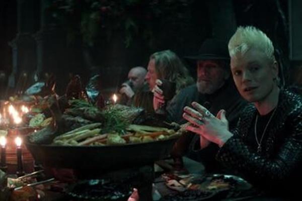 .<a href="/netflix/">Netflix</a> fans of #TheSandman can catch up on episode "Fuel for the Fire" reading reporter <a href="/LilMissAnthropy/">Kelly Kearney🏳️‍🌈🪷</a>'s recap at starrymag.com/the-sandman-fu…! #TheSandmanS2
