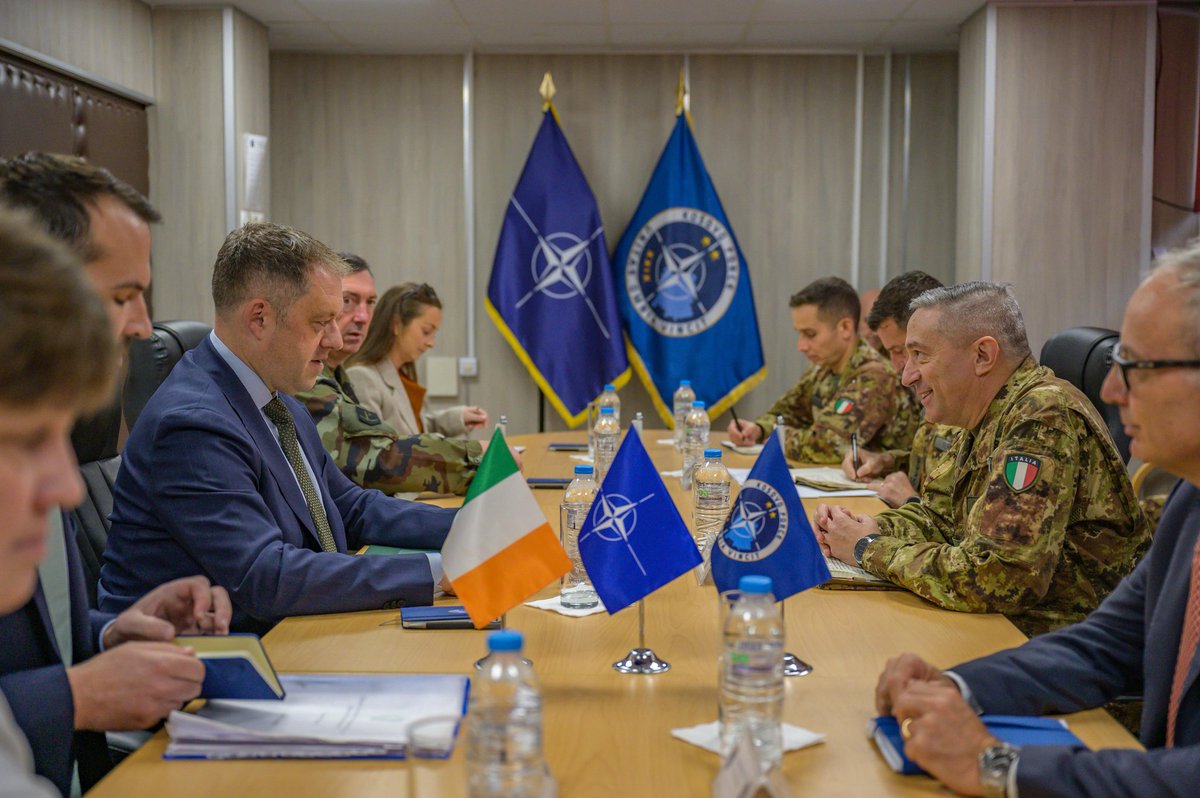 NATO_KFOR's tweet photo. The Commander of the NATO-led KFOR mission, MG Enrico Barduani, hosted an official visit by the Minister of State for European Affairs and Defence of the Republic of Ireland, H.E. Thomas Byrne, at KFOR HQ in Camp Film City, Pristina.

#UNITASOMNIAVINCIT 
#StrongerTogether https://t.co/6AHkOtgcHp