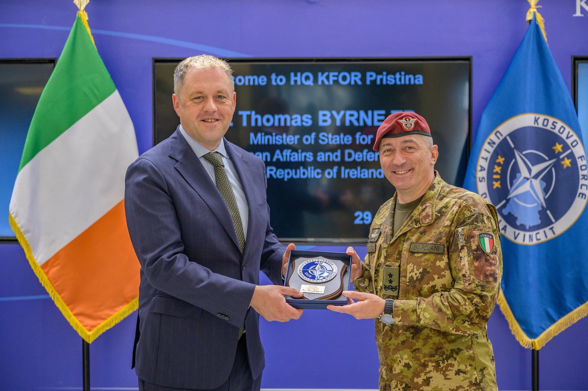 NATO_KFOR's tweet photo. The Commander of the NATO-led KFOR mission, MG Enrico Barduani, hosted an official visit by the Minister of State for European Affairs and Defence of the Republic of Ireland, H.E. Thomas Byrne, at KFOR HQ in Camp Film City, Pristina.

#UNITASOMNIAVINCIT 
#StrongerTogether https://t.co/6AHkOtgcHp