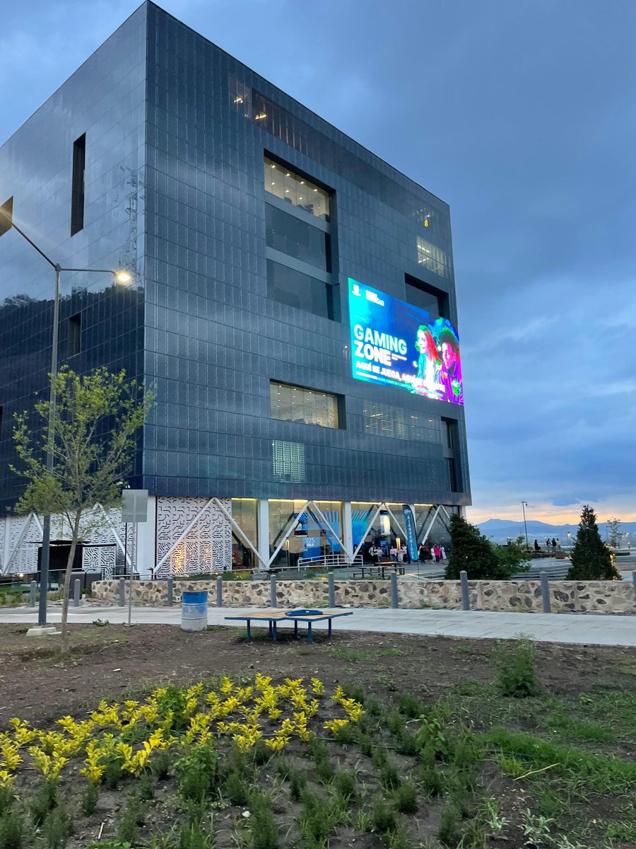 AlertaQro's tweet photo. 🎮🧑🏻‍💻Municipio de #Querétaro se convertirá en la capital de gaming con la final de Tekken 8 y eFootball. 

🕹️Este fin de semana habrá competencias oficiales de la #Fenavide y otras actividades para los amantes de los videojuegos.

Aquí te contamos👇🏻

https://t.co/ssSCrEV4y3 https://t.co/e4IySsOJKV