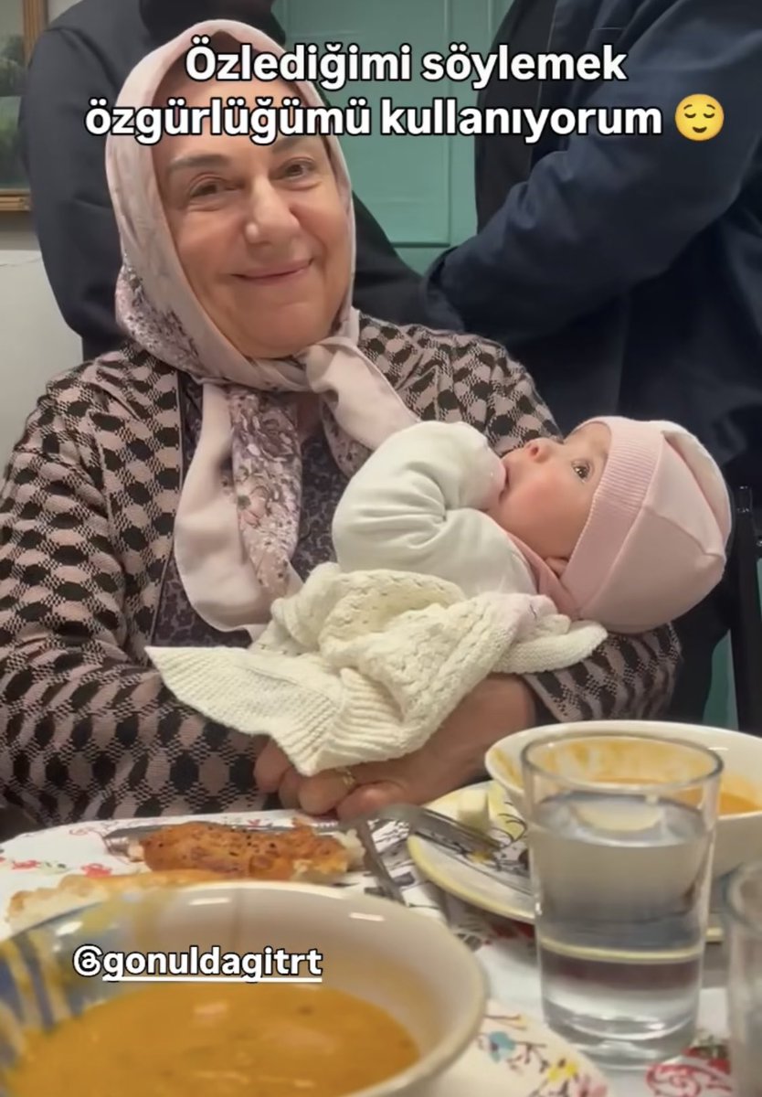 oyy sizi yerimmm🐣🐣

#GönülDağı #SelTan