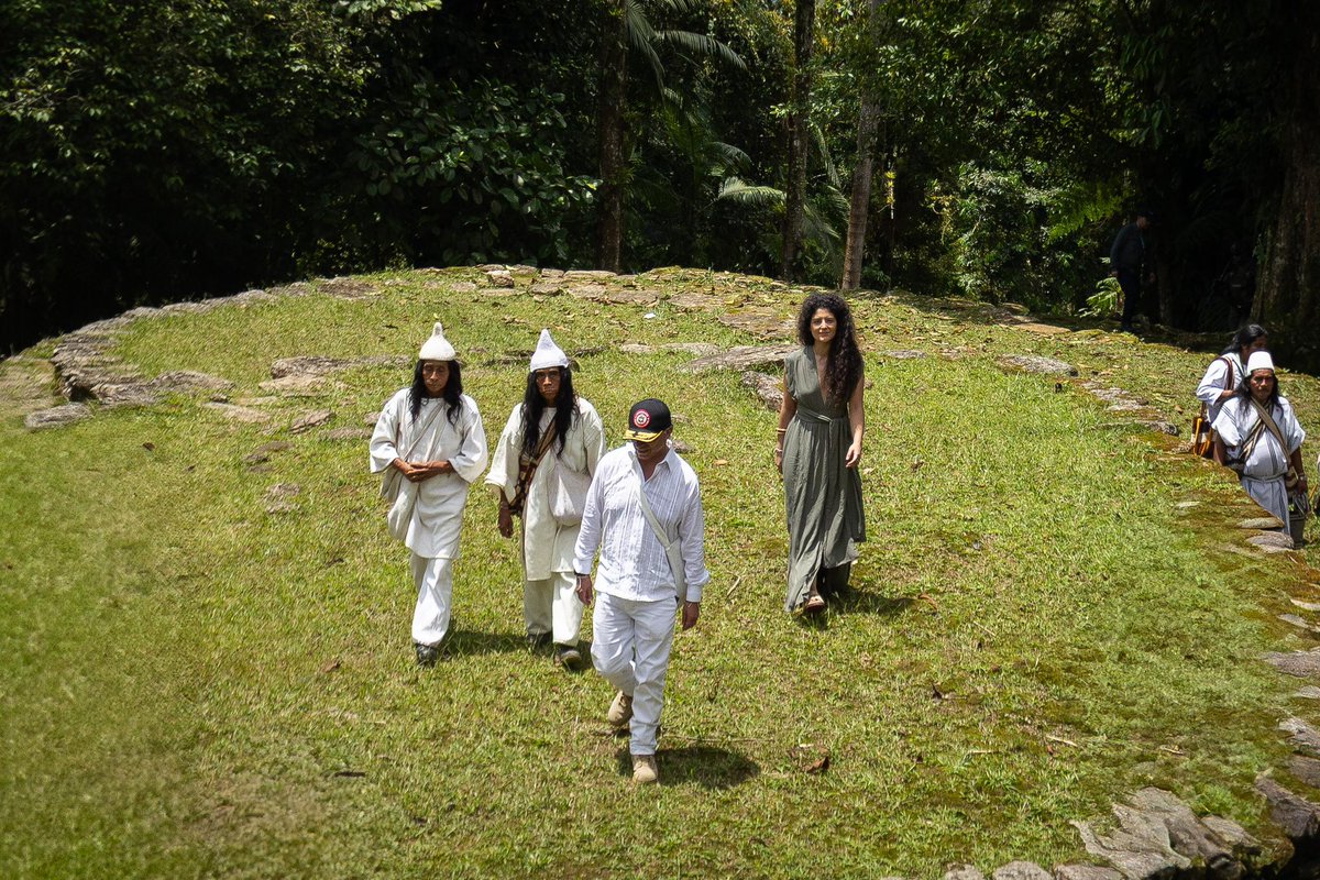 Santa Marta conmemorando sus 500 años y nosotros empezando en Teyuna, reconociendo algo más de 1.500 años atrás.