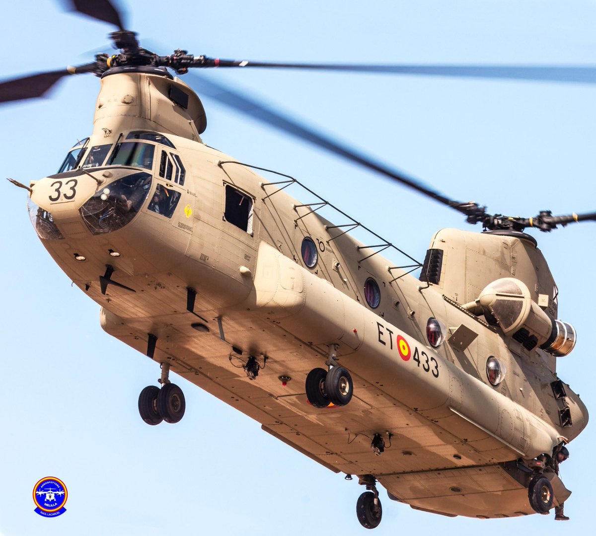 #BuenasNoches

Aquí vemos al #TALUD33 del #BHELTRAV del <a href="/EjercitoTierra/">Ejército de Tierra 🇪🇸</a> a punto de tomar en #MelillaGEHM esta tarde.
.
.
Foto📸: Juanpe Romero
Foto📸: Raúl Lacárcel