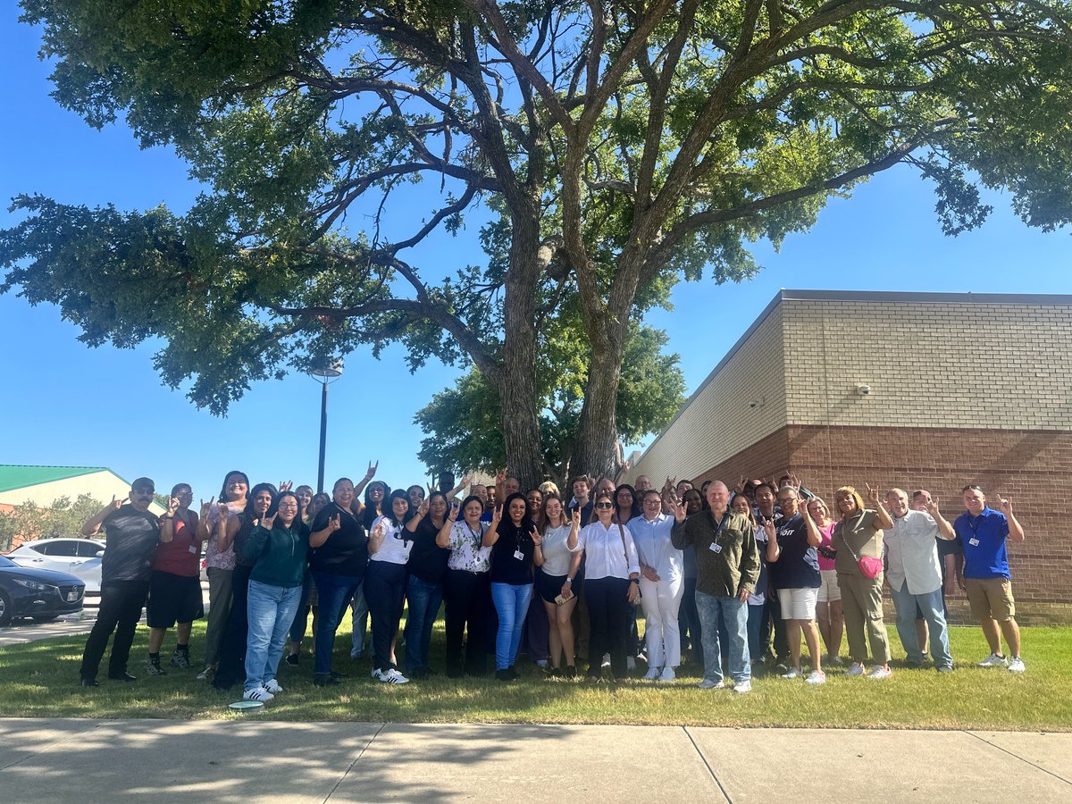 HR_LittleElmISD's tweet image. We had a great turnout at New Employee Orientation this week! 💙🐺
Welcome to our new paraprofessional, auxiliary &amp;amp; transportation staff — we’re so glad you’re part of the Lobo FamiLE! @leisd 
✨ Apply now: littleelmisd.tedk12.com/hire/index.aspx

#FamiLE #WeAreLobos #JoinOurTeam #LittleElmISD