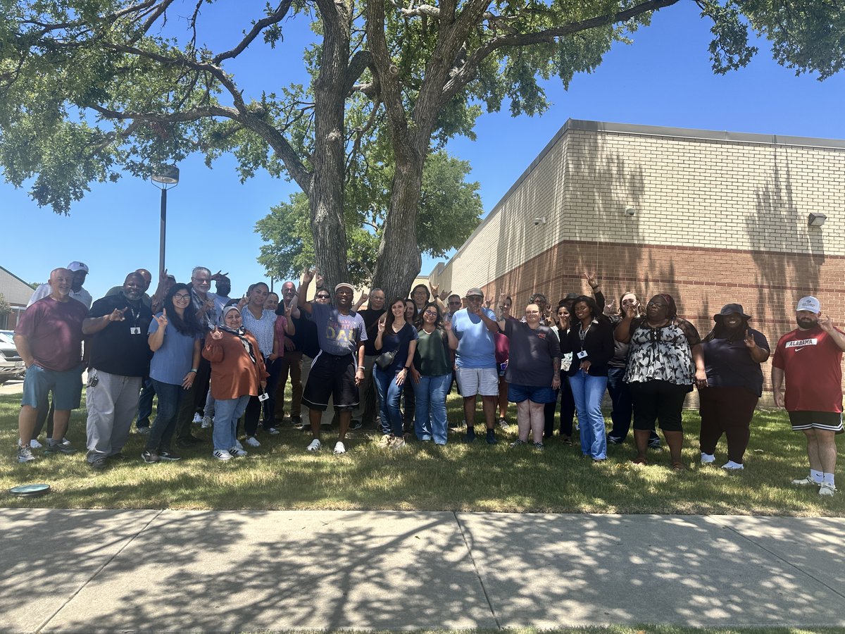 HR_LittleElmISD's tweet image. We had a great turnout at New Employee Orientation this week! 💙🐺
Welcome to our new paraprofessional, auxiliary &amp;amp; transportation staff — we’re so glad you’re part of the Lobo FamiLE! @leisd 
✨ Apply now: littleelmisd.tedk12.com/hire/index.aspx

#FamiLE #WeAreLobos #JoinOurTeam #LittleElmISD
