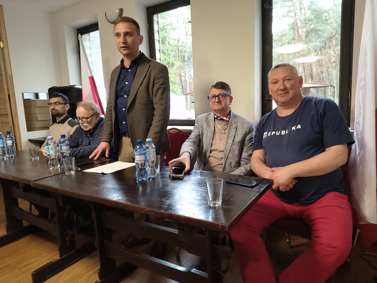 Jacek "Komisarz" Wrona 🇵🇱 (@jacekwronacbs) on Twitter photo 11.04.2025 r. Otwock, moment powołania #RuchObronyGranic!!
<a href="/RBakiewicz/">Robert Bąkiewicz</a> to dzieło Twojego i naszego życia!! 💪🇵🇱
Chwała Wielkiej Polsce!! 11.04.2025 r. Otwock, moment powołania #RuchObronyGranic!!
<a href="/RBakiewicz/">Robert Bąkiewicz</a> to dzieło Twojego i naszego życia!! 💪🇵🇱
Chwała Wielkiej Polsce!!