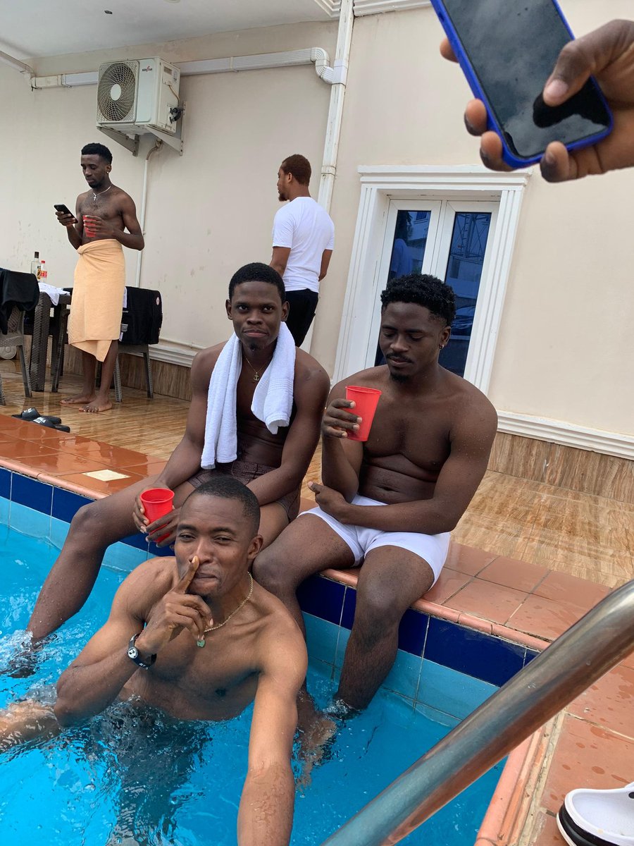 OBESTTHREADS's tweet photo. GROWN ACADEMY students living the life again—poolside vibes with our boss while others are out there grinding 9–5 just to survive.

This isn’t luck.
This is leverage.
This is lifestyle.
This is what we call Financial Freedom 😎 https://t.co/AYlpxzmaSg