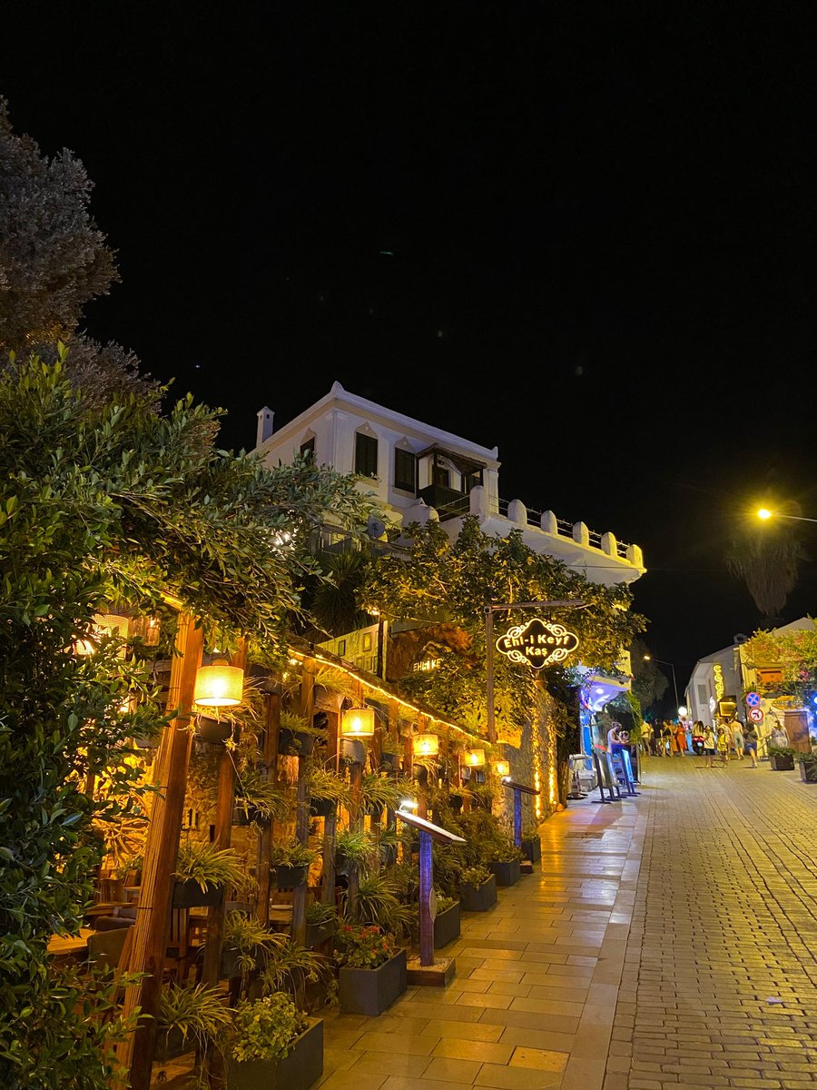 Sen İstanbul'dayken ben Kaş'ta
̶B̶a̶ş̶k̶a̶ ̶a̶r̶a̶y̶ı̶ş̶l̶a̶r̶ ̶d̶a̶ ̶s̶e̶v̶d̶a̶y̶a̶ ̶d̶a̶h̶i̶l̶ ̶s̶a̶y̶ı̶l̶ı̶r̶