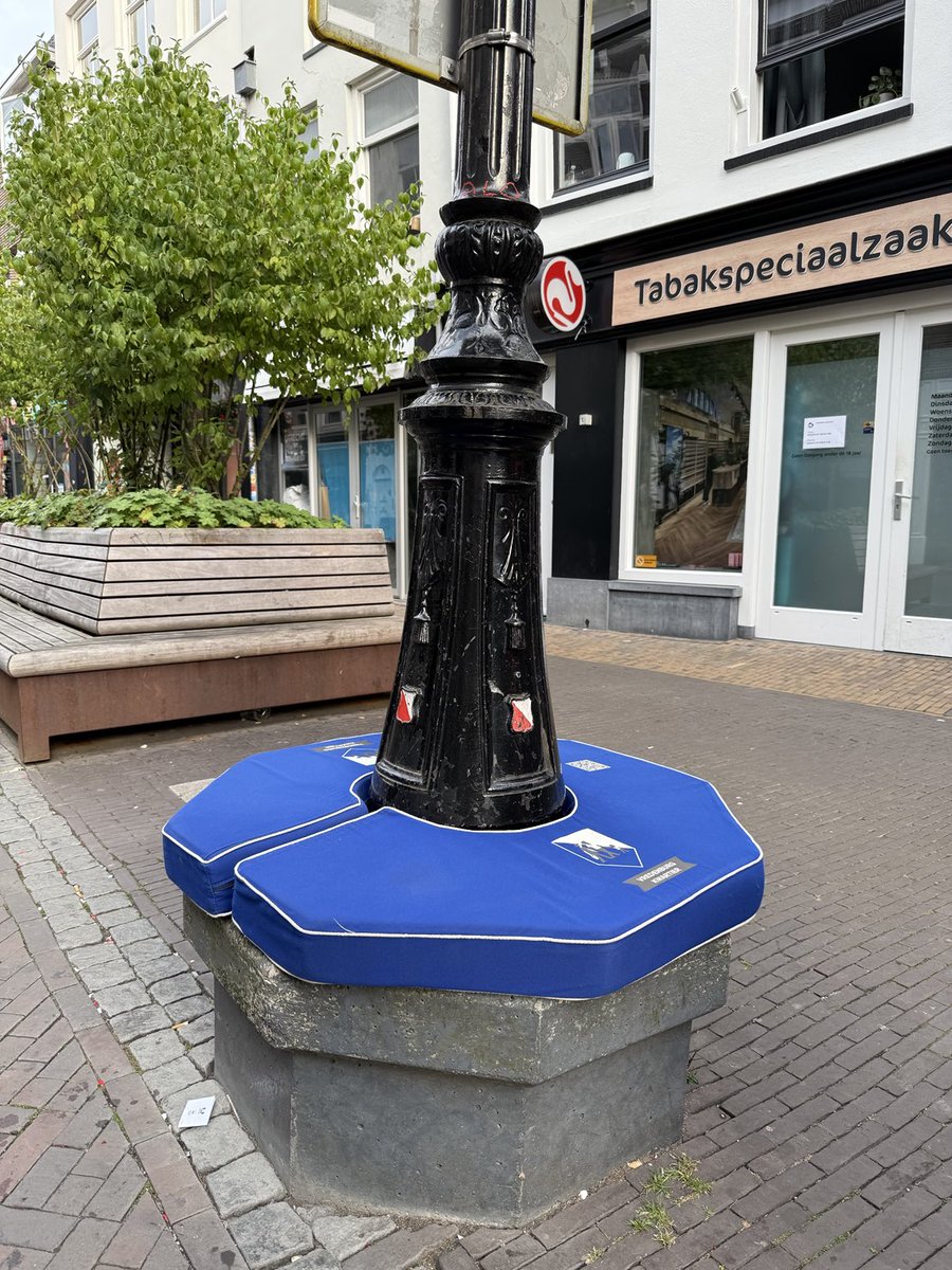 En Utrecht ponen cojines a los asientos de la calle. Es un poco parecido a atar los perros con longanizas o qué.