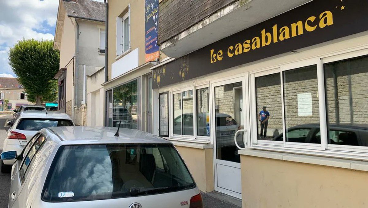 🚨🇫🇷 ALERTE INFO 

"SALE ARABE, TU N’AS RIEN À FAIRE [ICI] ESPÈCE DE GROSSE PUTE !"

Hasna, mère de famille et commerçante à La Roche-Posay, a été AGRESSÉE SEXUELLEMENT, TABASSÉE (au niveau des fesses, genoux, visage et des seins) et INSULTÉE par deux hommes en raison de ses