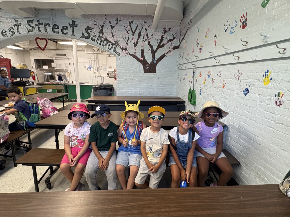 Forest Street Community School’s Summer SMART program celebrated  “Beach Day” on July 24th as part of their weekly spirit days; and their rising first graders came ready to beat the sun! 😎🧢☀️ #OrangePublicSchools #OptimalSuccess #SummerLearning