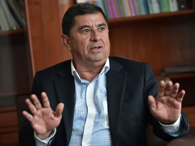 Melquisedec Torres (@melquisedec70) on Twitter photo Atención. A la cárcel uno de los mejores amigos del presidente <a href="/petrogustavo/">Gustavo Petro</a>
César Augusto Manrique, ya condenado a 10 años de cárcel por corrupción en la compra de 100 motos eléctricas que le ordenó su jefe y amigo, el alcalde Petro, ahora va preso por la multimillonaria Atención. A la cárcel uno de los mejores amigos del presidente <a href="/petrogustavo/">Gustavo Petro</a>
César Augusto Manrique, ya condenado a 10 años de cárcel por corrupción en la compra de 100 motos eléctricas que le ordenó su jefe y amigo, el alcalde Petro, ahora va preso por la multimillonaria