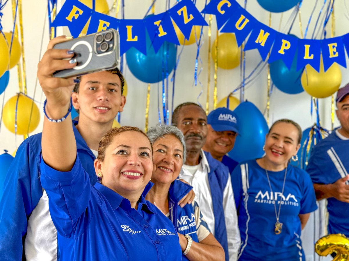 zulma_yodiaz's tweet photo. ¡MIRA cumple 25 años! 🎉

Un movimiento que nació para servir y transformar vidas con principios y valores.
Gracias a todos los que han creído en este camino. 💙🇨🇴
@PartidoMIRA 
@GizellGrass 

#25AñosMIRA #MIRAmiRegalo #MásQueUnPartidoUnProposito https://t.co/GjN2XHFeyq
