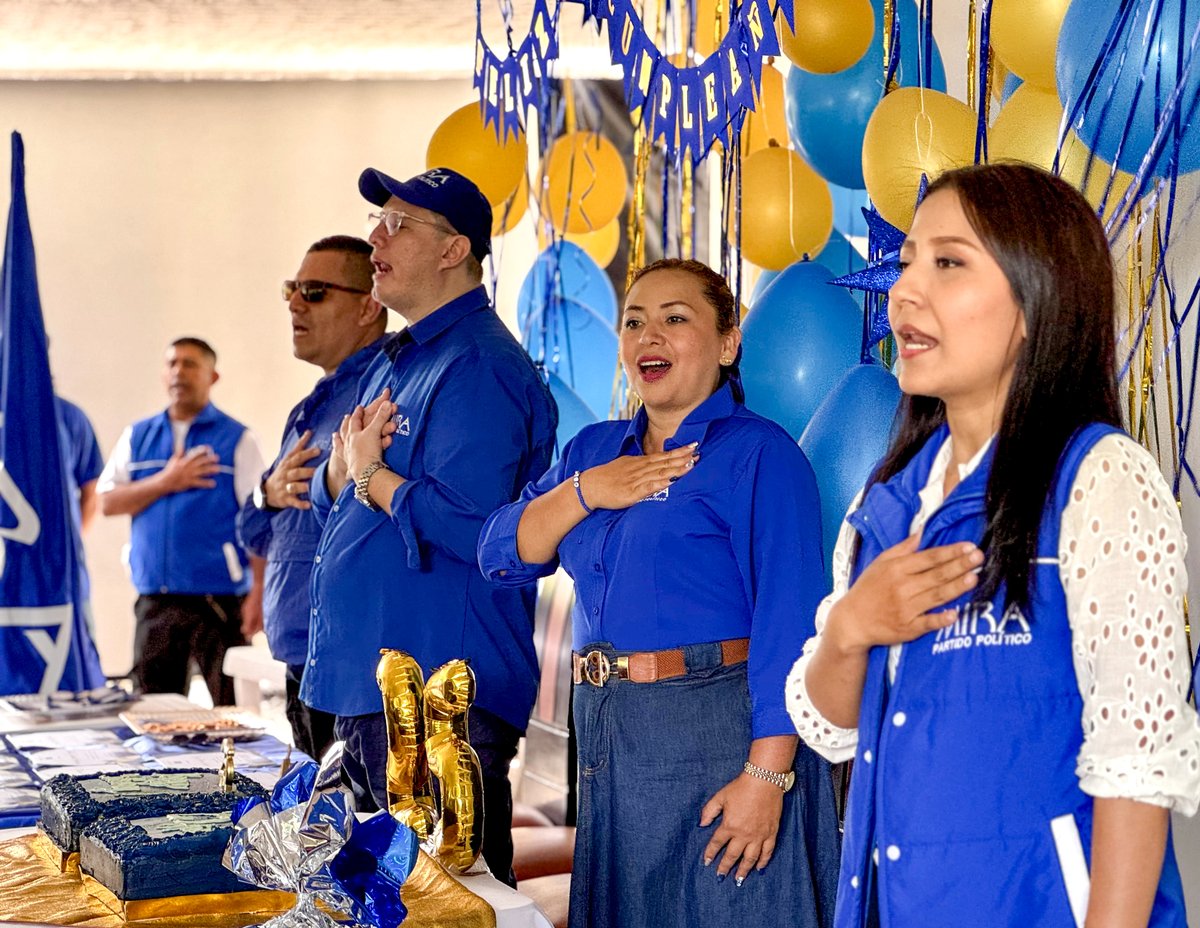 zulma_yodiaz's tweet photo. ¡MIRA cumple 25 años! 🎉

Un movimiento que nació para servir y transformar vidas con principios y valores.
Gracias a todos los que han creído en este camino. 💙🇨🇴
@PartidoMIRA 
@GizellGrass 

#25AñosMIRA #MIRAmiRegalo #MásQueUnPartidoUnProposito https://t.co/GjN2XHFeyq