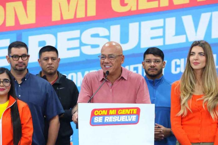 Maximo Garcia (@maximog52323499) on Twitter photo El Gran Polo Patriótico “Simón Bolívar” logra otra contundente victoria de la Revolución Bolivariana al vencer en 285 alcaldías de las 335 existentes en Venezuela, con lo cual ratifica su liderazgo indiscutible junto al pueblo. #CubaEstáFirme <a href="/FabioD_Qba/">Fabio-D' Qba</a> <a href="/LuisAlb97860501/">Luis Alberto Medina</a> El Gran Polo Patriótico “Simón Bolívar” logra otra contundente victoria de la Revolución Bolivariana al vencer en 285 alcaldías de las 335 existentes en Venezuela, con lo cual ratifica su liderazgo indiscutible junto al pueblo. #CubaEstáFirme <a href="/FabioD_Qba/">Fabio-D' Qba</a> <a href="/LuisAlb97860501/">Luis Alberto Medina</a>