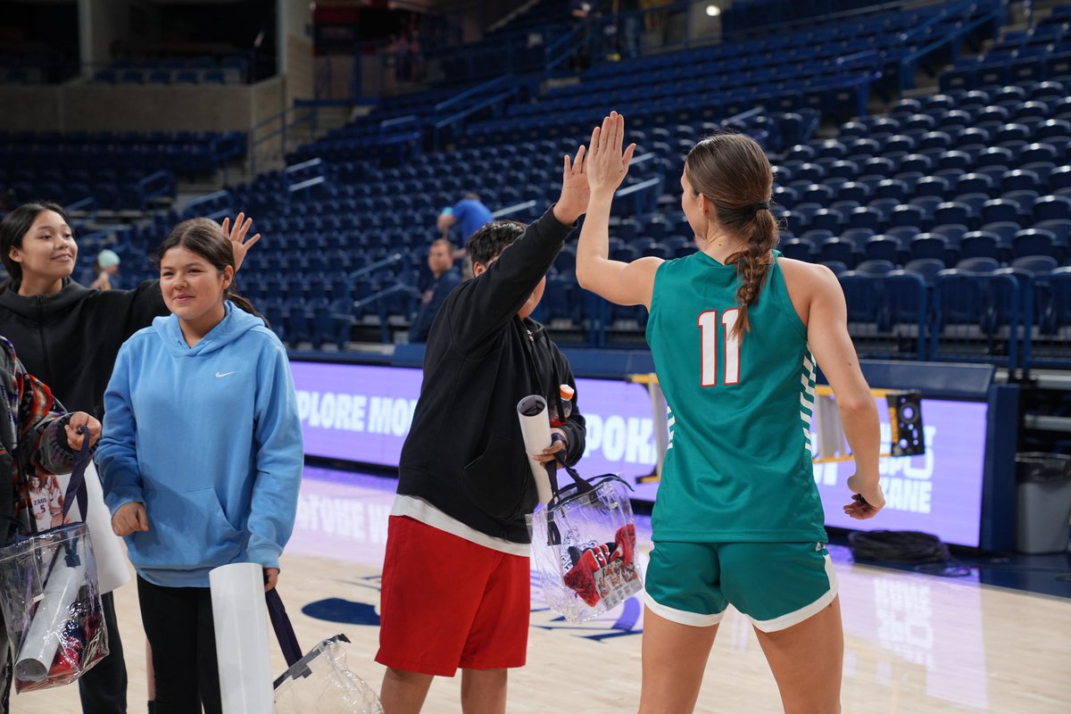 ZagWBB's tweet photo. We ❤️ our fans
Can’t wait to see the Zag family at our meet and greet tomorrow!
#WinningInTheCommunity https://t.co/WeSmWrVXnv