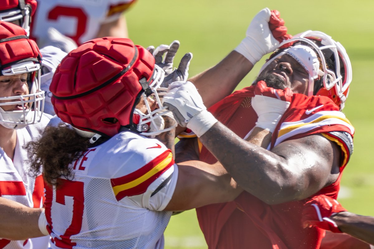 Jesse Newell (@jessenewell) on Twitter photo Chiefs' Josh Simmons and Ashton Gillotte scuffle during today's heat. Great shots from <a href="/shortlittlekidd/">shortlittlekidd</a> Chiefs' Josh Simmons and Ashton Gillotte scuffle during today's heat. Great shots from <a href="/shortlittlekidd/">shortlittlekidd</a>