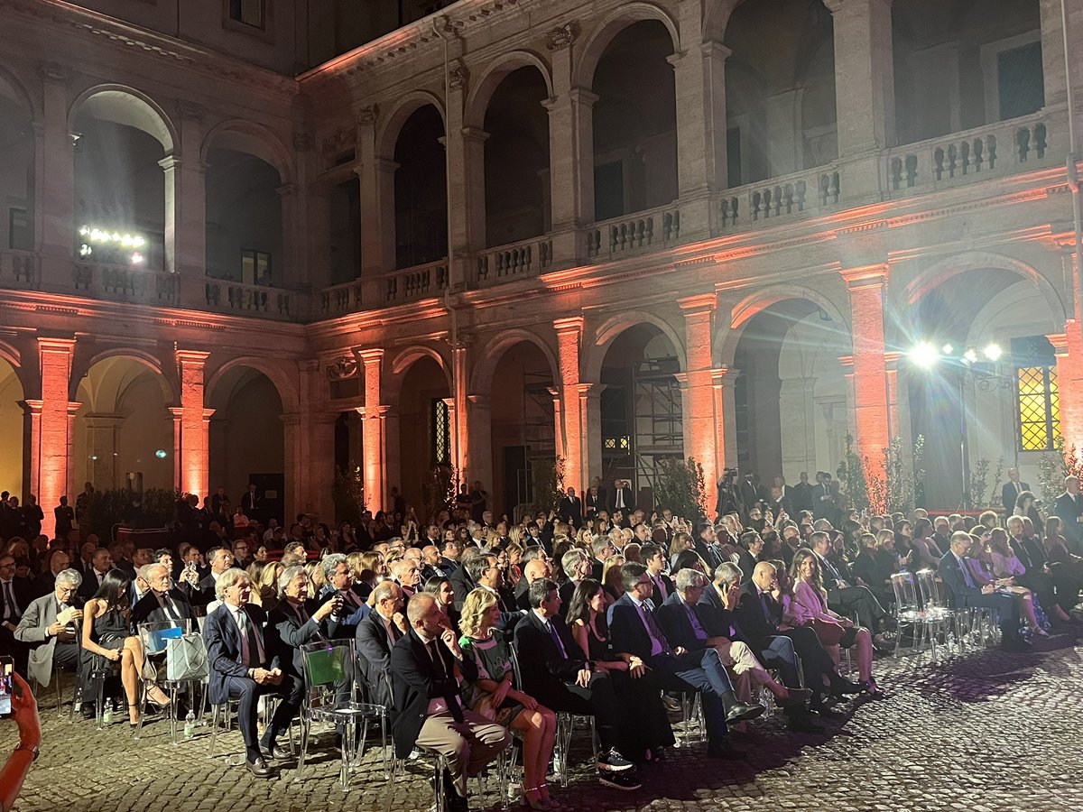 Nel suggestivo cortile di Sant’Ivo alla Sapienza non potevo mancare al concerto dell’amico e grande artista Edoardo Bennato!