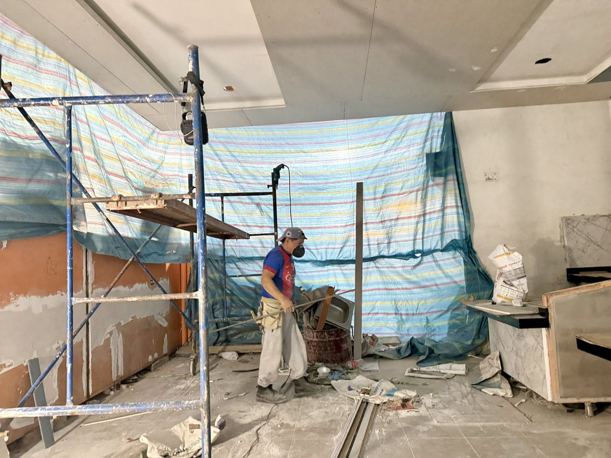 ¡Pronto tendremos una renovada área para disfrutar de los deliciosos ceviches de “La 9”! 🧑🏼‍🍳👩🏻‍🍳

Mientras tanto, los encontrarás en el exterior del Mercado, atendiendo a su fiel clientela. 🧍🧍‍♀️

¡Mira qué hemos hecho con #AmorPorCuenca! #MercadosCuenca 
#TodoToditoEnUnSoloLugar