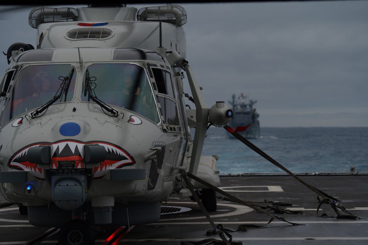Rusland en China hebben oog op nieuwe scheepvaartroutes in het Noordpoolgebied.

Met Zr. Ms. De Ruyter als vlaggenschip en Commandeur Warnaar geeft Nederland leiding aan de NAVO maritieme taakgroep in het Hoge Noorden.

Zo houden we deze strategische regio veilig en toegankelijk.