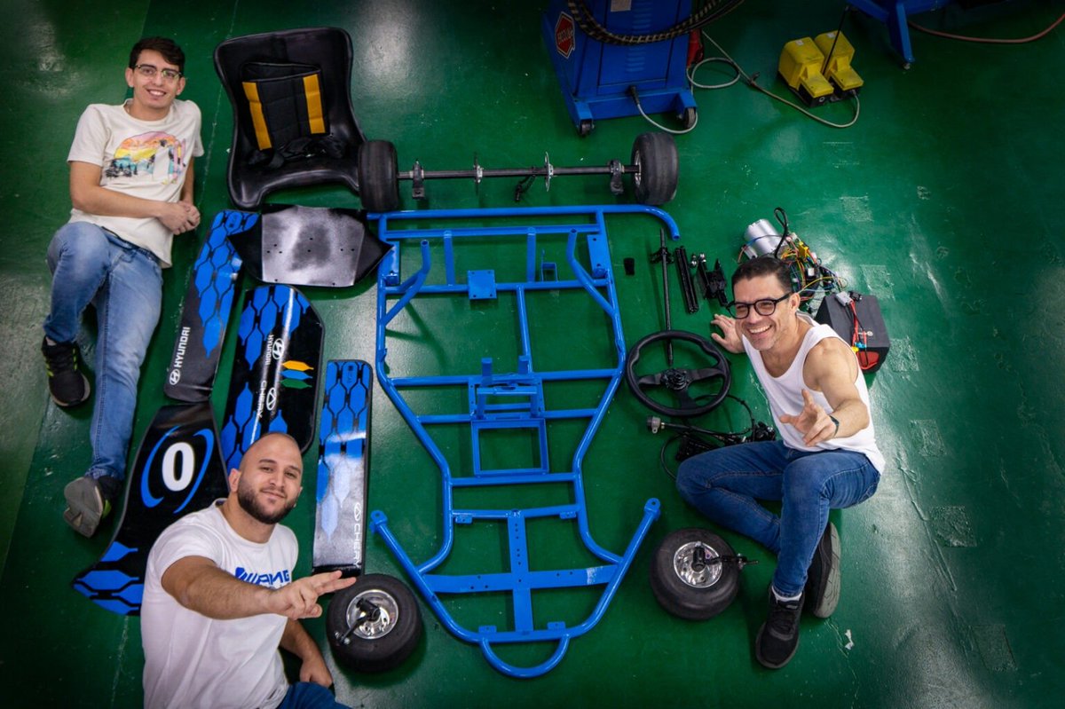 La #UCAB inauguró el Laboratorio de Movilidad Eléctrica, único en su tipo en instituciones de educación superior de Venezuela, donde los #ucabistas aprenderán, en una electiva teórico-práctica, sobre tecnología sostenible en el ámbito automotor📎goo.su/iAbvfJ